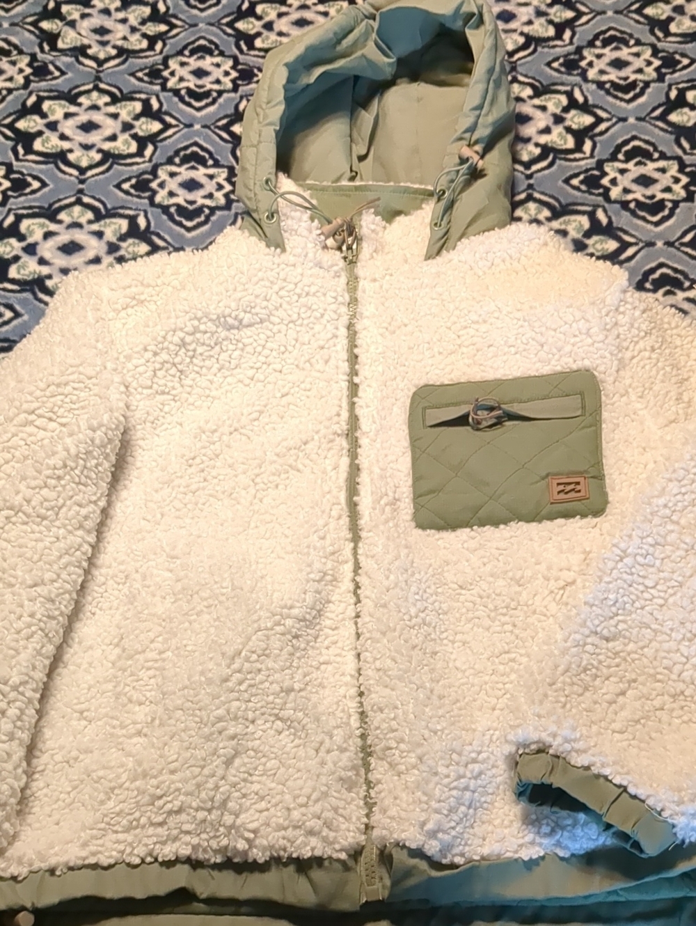 Billabong Women's Cream Sherpa Jacket with Mint Green Trim. Small